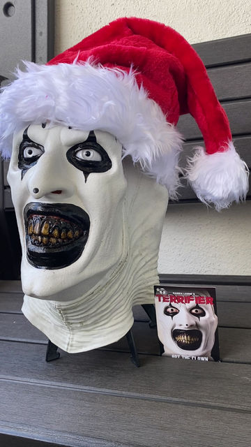 Thumbnail: Art the Clown rehaul w Santa hat and eyes