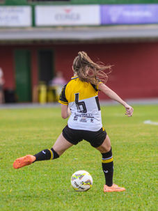 Meninas Carvoeiras competem contra o Fluminense em Joinville