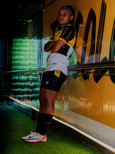 Meninas Carvoeiras anunciam a meia Isabelle Leone como reforço para a temporada