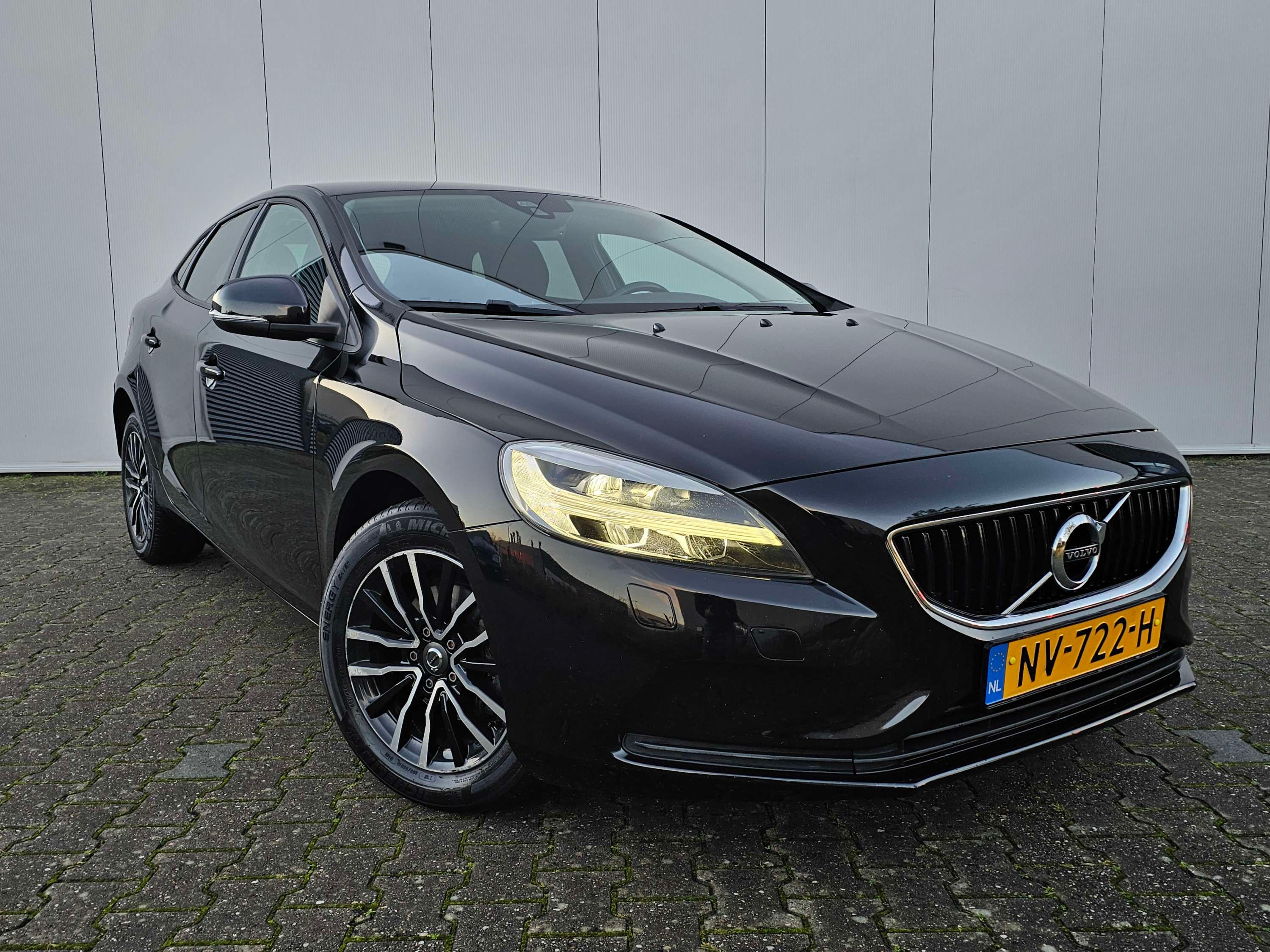 GERESERVEERD Volvo V40 D2 2.0 120pk Nordic+ / Stoelverwarming / standkachel