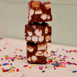 שוקולד וחמאת בוטנים עם מיני מרשמלו בר