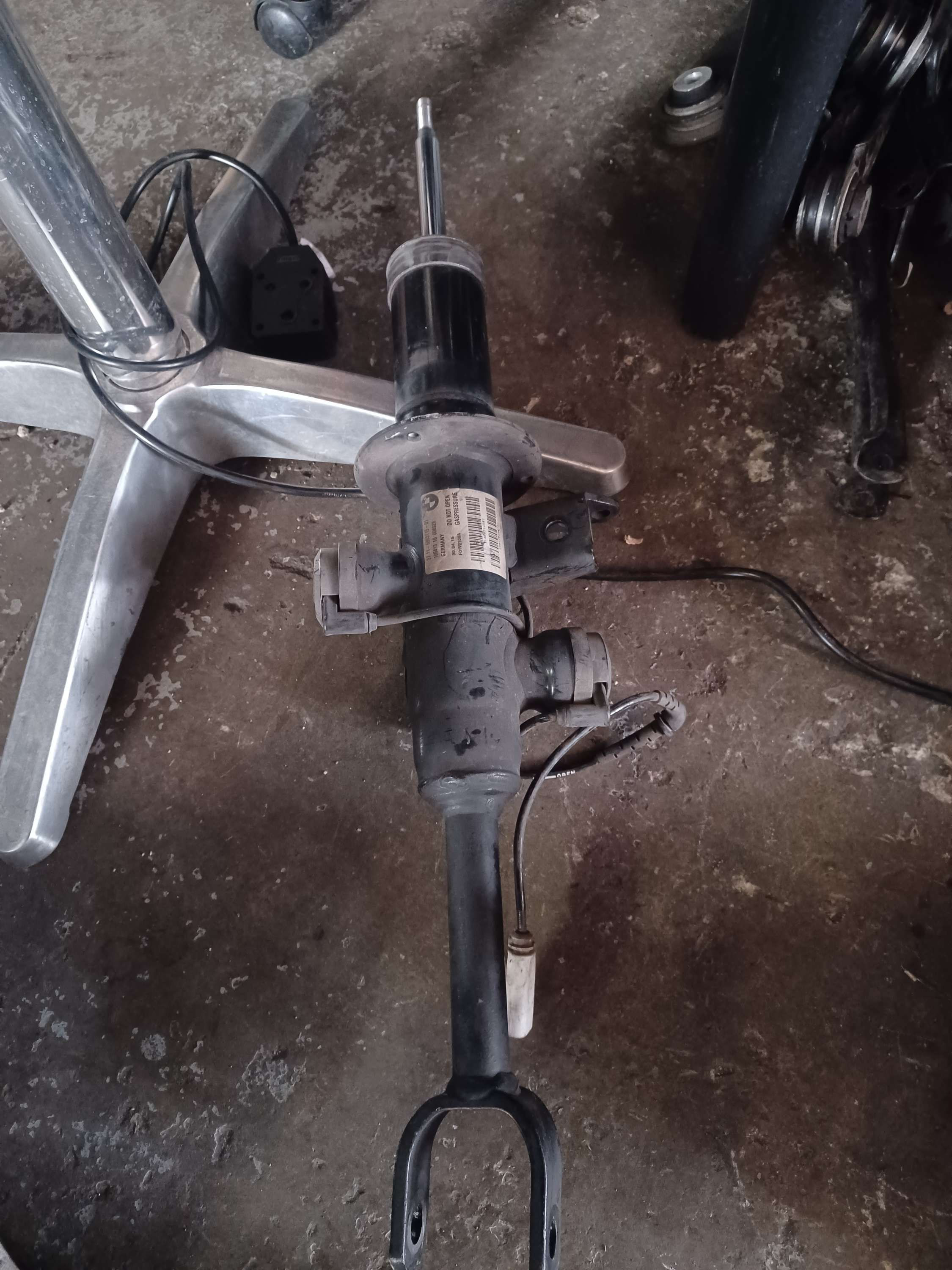 BMW 5 SERIES F10, 7 SERIES F01 FRONT LEFT SHOCK ABSORBER/SPRING STRUT