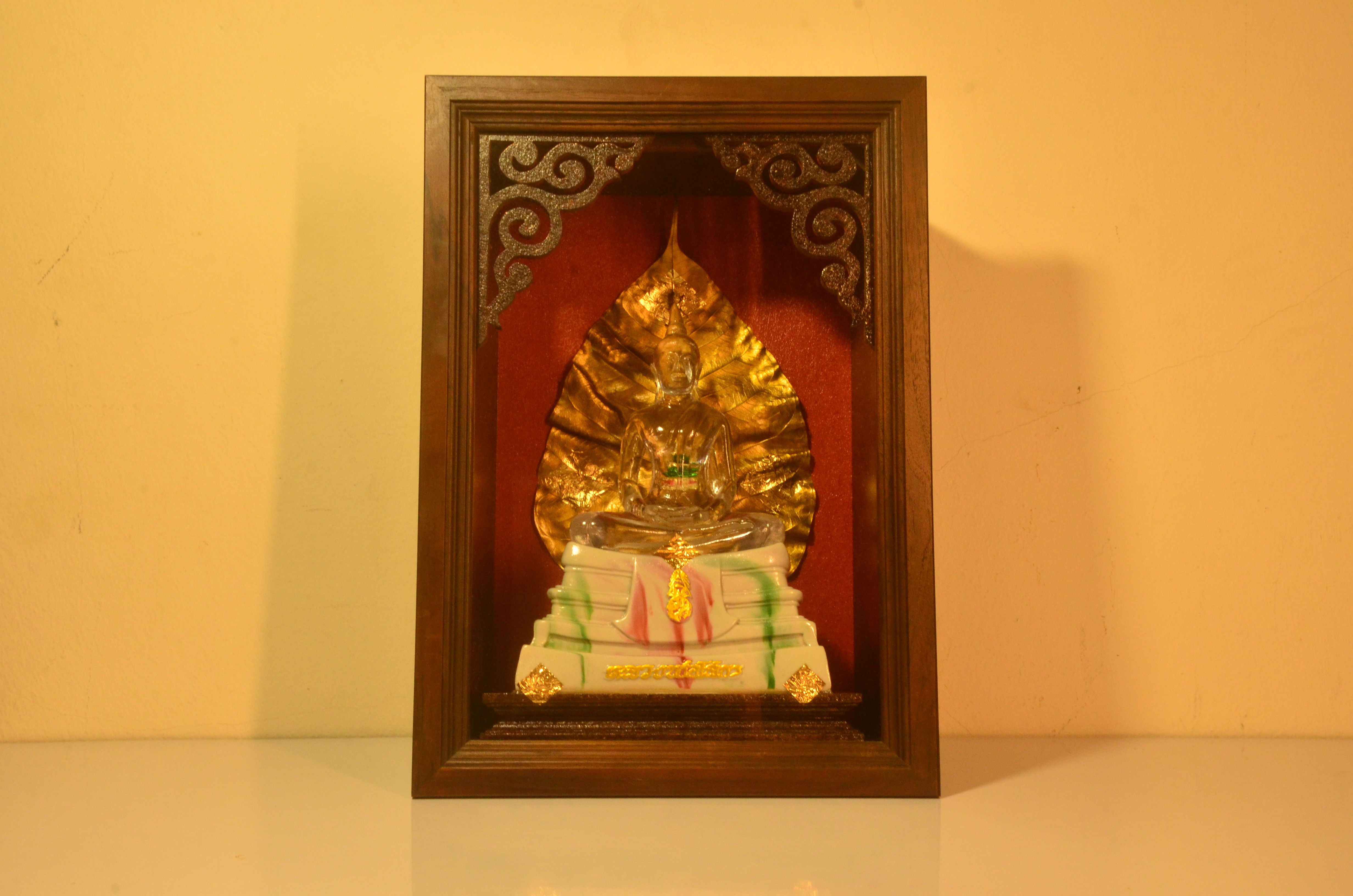 กล่องไม้ พระพุทธโสธร เรซิ่น มีไฟ LED