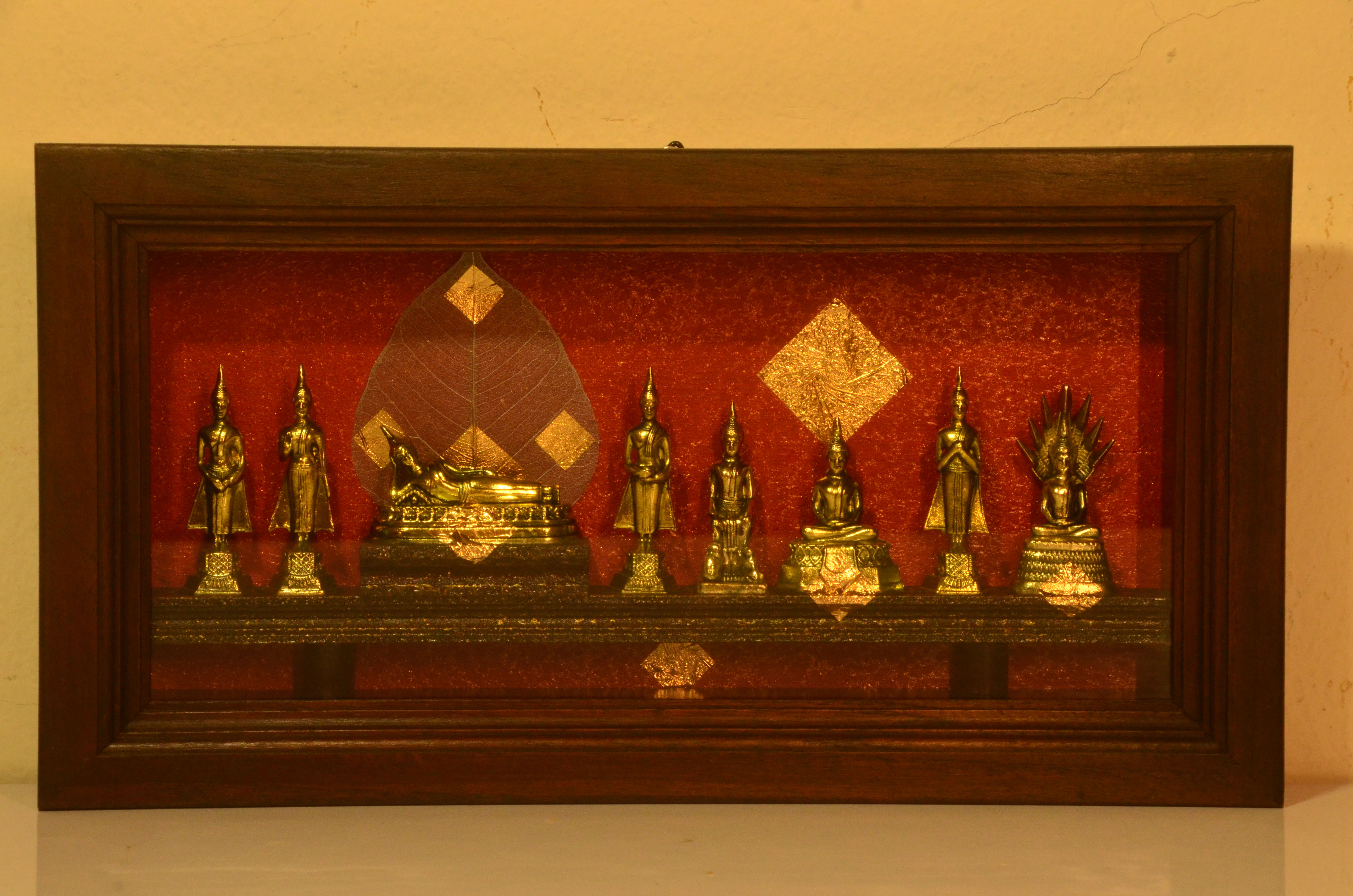 กล่องไม้ พระประจำวันเกิด 8 ปาง ทองเหลือง