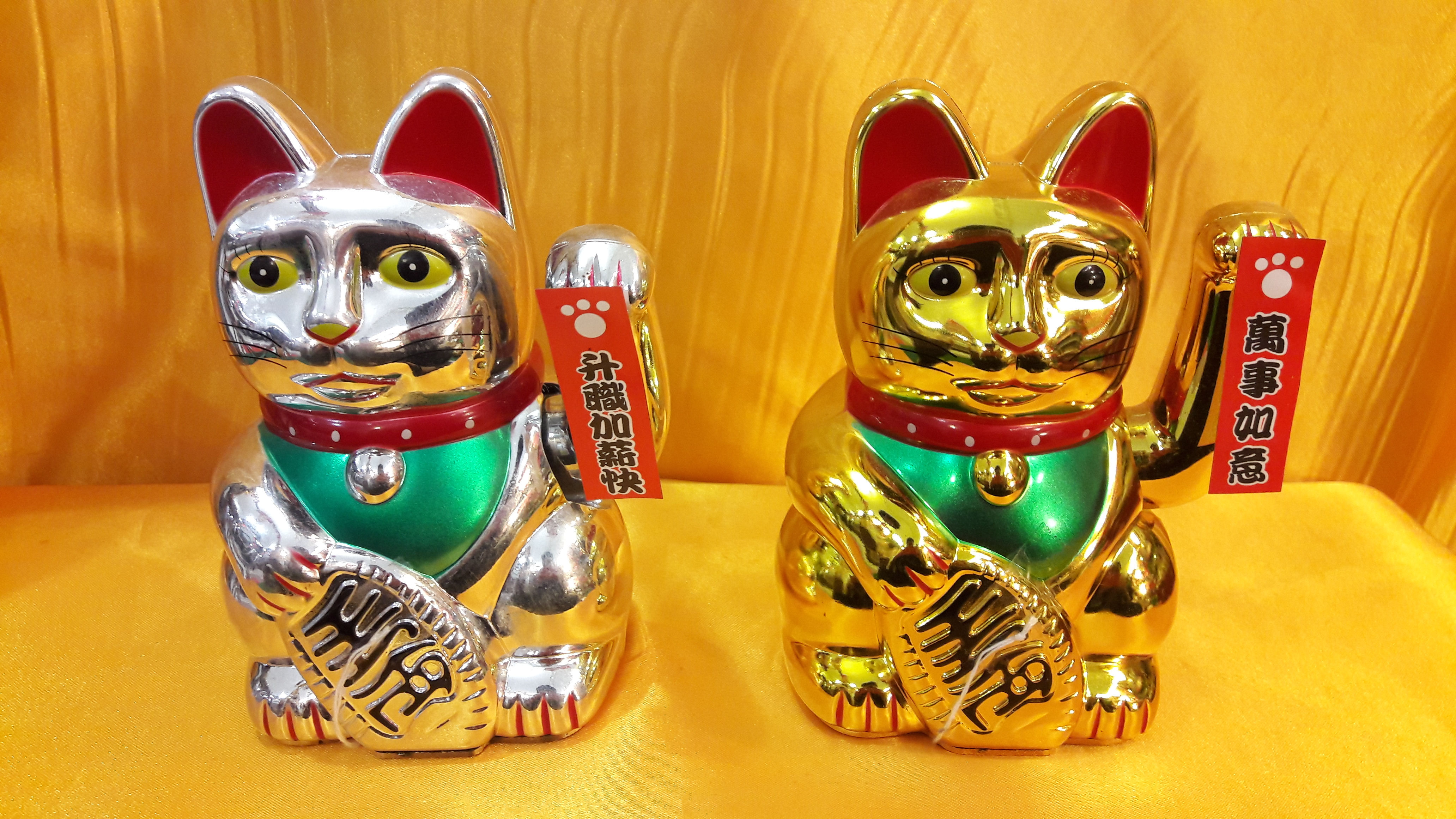 แมวกวักคู่ (เงิน ทอง)