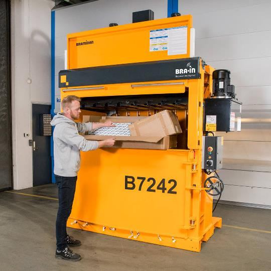 B7242 SD heavy-duty 72-inch vertical baler