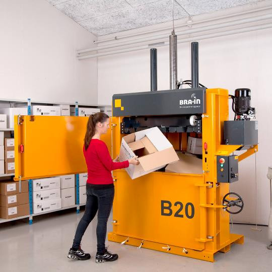 B20 flexible vertical baler