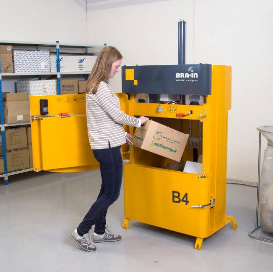 B4 compact vertical baler