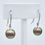 Miniaturbild: Boucles d’oreilles en or blanc 18 carats – Perles de Tahiti vue sur la droite