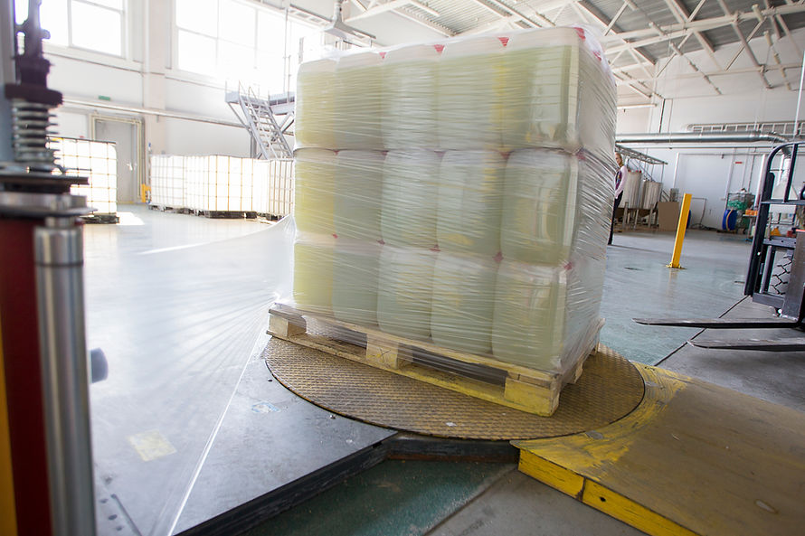 The machine for packing cellophane.