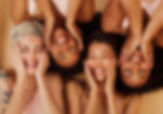 Femmes souriantes