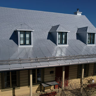 Toiture métallique grise