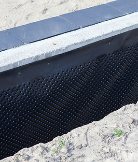 Hydroisilization of ground floor fundam using a bucket film