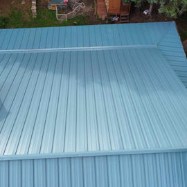 Toiture en métal bleu très clair vu dessus