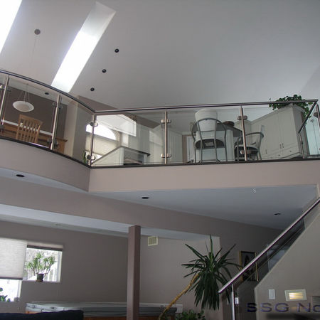 Commadore Rise Glass Railing