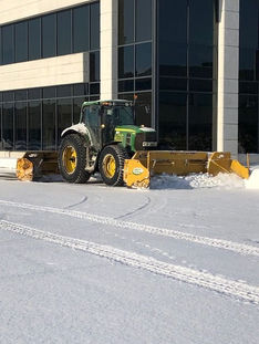 snow-clearing machine