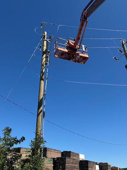 Reparation d'un poteau téléphonique