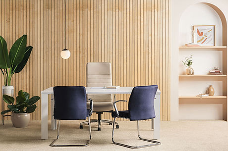 chaises et bureau
