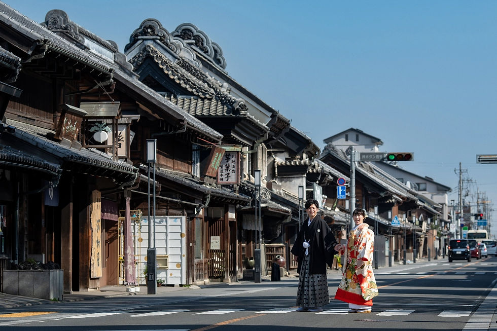 川越の蔵造りでの前撮り 和装の新郎新婦