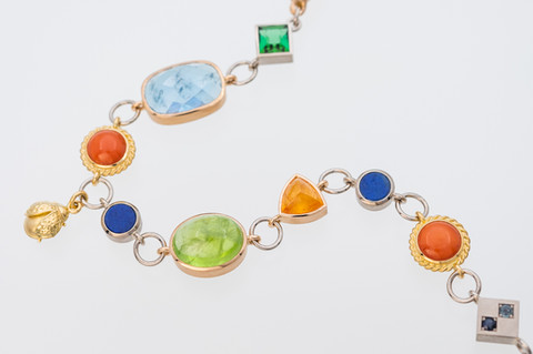 Bracelet mit verschiedenen Edelsteinen