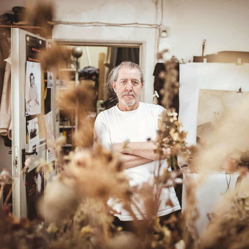 portrait mann atelier unscharfer vordergrund fotografie