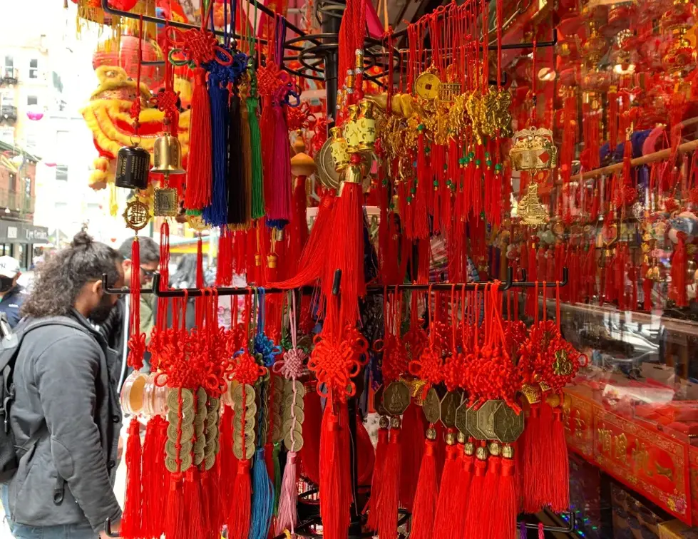 Asian knots/red strings