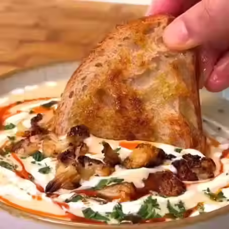 🥣 Sopa Cremosa de Couve-Flor Assada