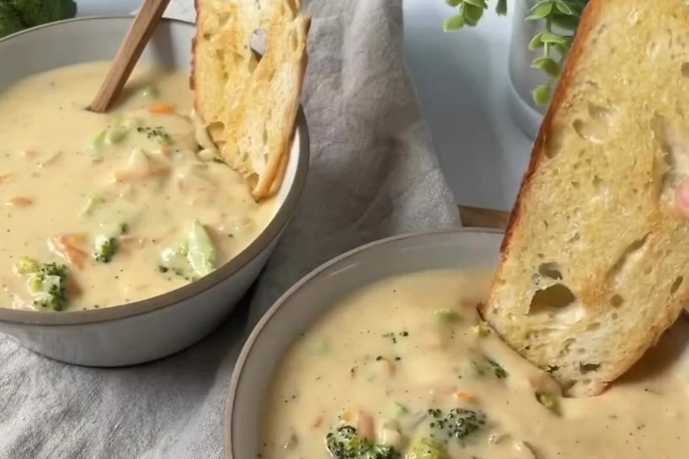 🥣 Sopa Cremosa de Brócolis com Queijo