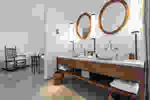 customised ensuite and customised bathroom