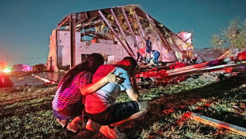 Tornado "potencialmente mortal" causa graves destrozos en Dallas