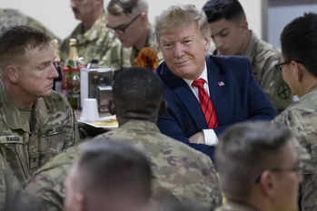 Trump hace visita sorpresa a tropas de EEUU en Afganistán