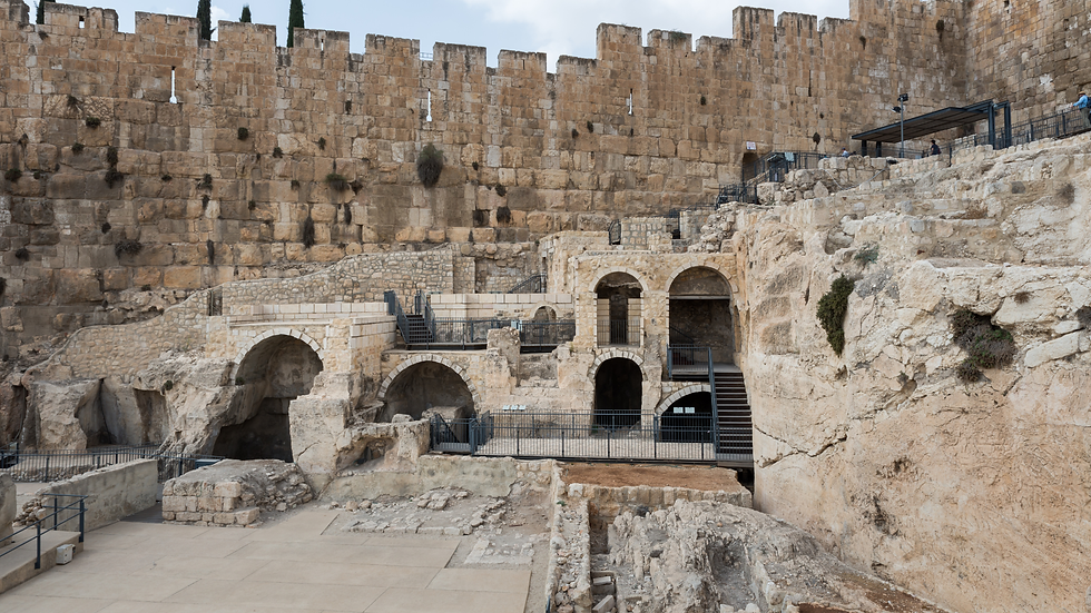 Excavations of the Umayyad Palaces at the Davidson Center Jerusalem. A detailed shot of the ancient stone arches and subterranean chambers located at the foot of the Temple Mount’s Southern Wall.