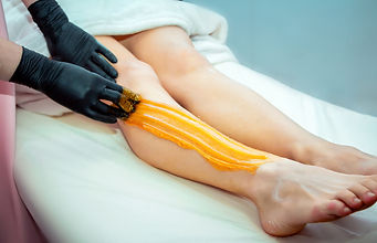 A woma waxing a leg
