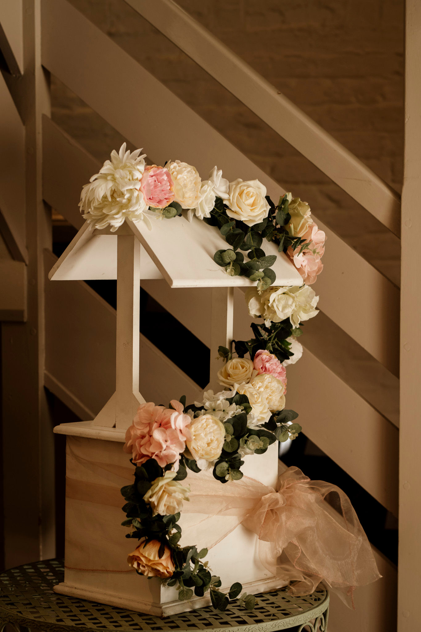 Card Box - Wishing Well - White (flowers extra cost)