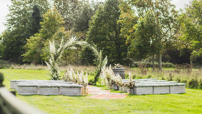 Bench white washed 1090mm x 410mm x 350 mm h