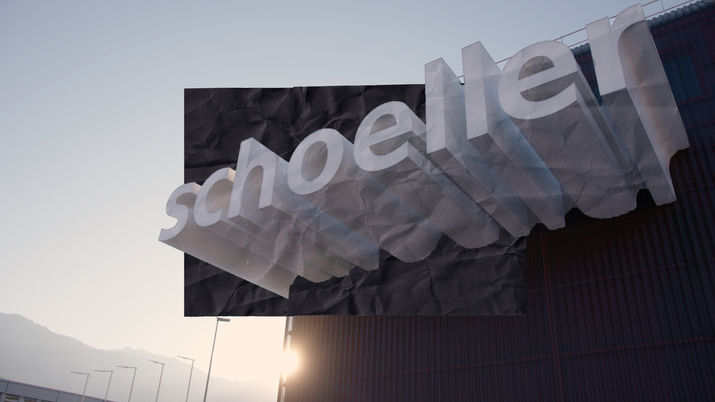 Grafisches Element aus dem Film über einer Outdoor-Marke