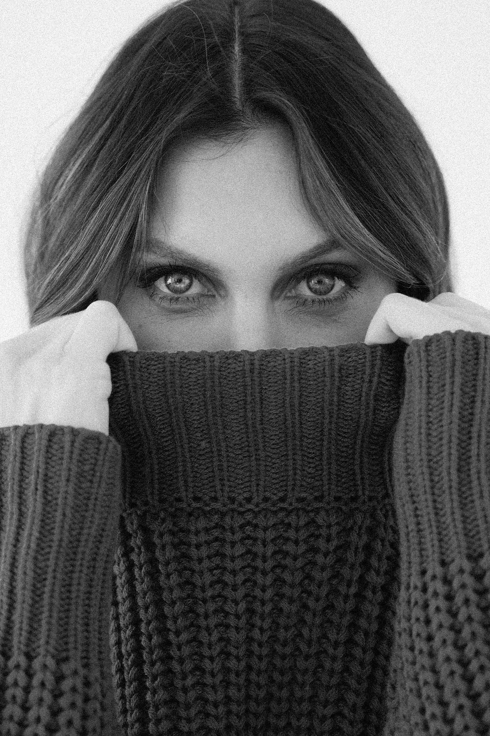 Model mit Rollkragen Pullover