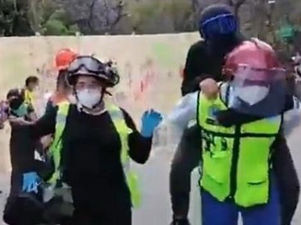 MUJERES QUE VANDALIZABAN ESTRUCTURA RESULTAN LESIONADAS TRAS CAERLES ENCIMA