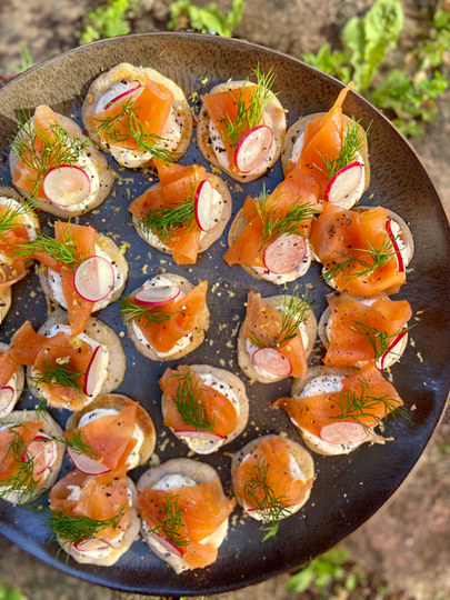 Smoked salmon canapés topped with dill and lemon.