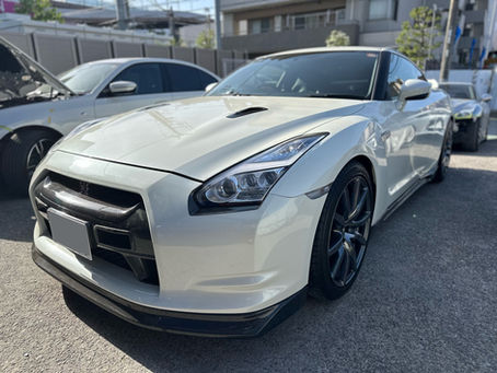 R35 GT-R バンパーグリル交換・オイル交換作業完了🚗✨