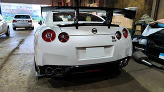 🚗【R35 GT-R:リピートのお客様ご来店】車検メンテ&外装カスタム盛りだくさん!