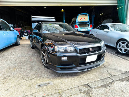 **【BNR34 スカイラインGT-R】持ち込みオプティマバッテリー交換作業 🔧⚡**