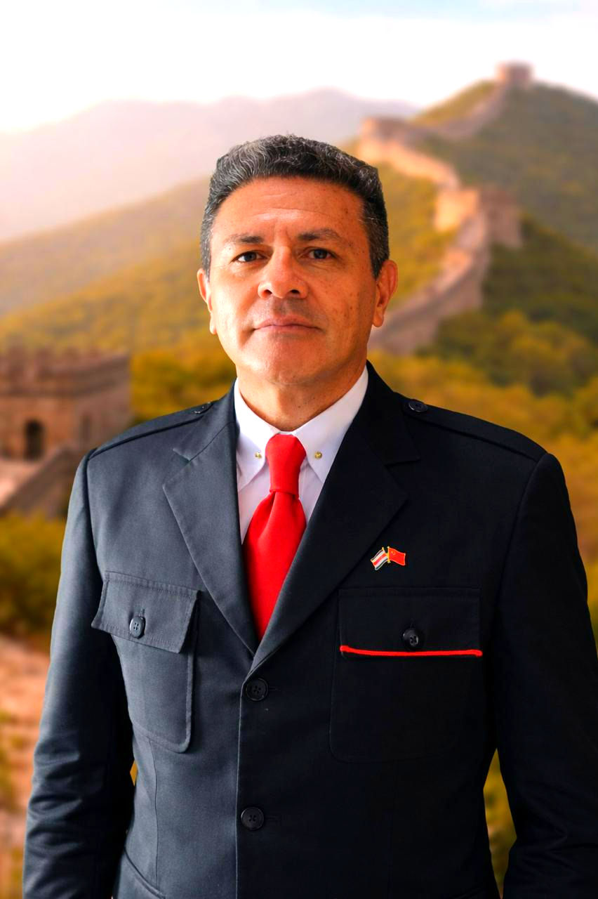 Alvaro Chaves DOMINGO_edited.jpg