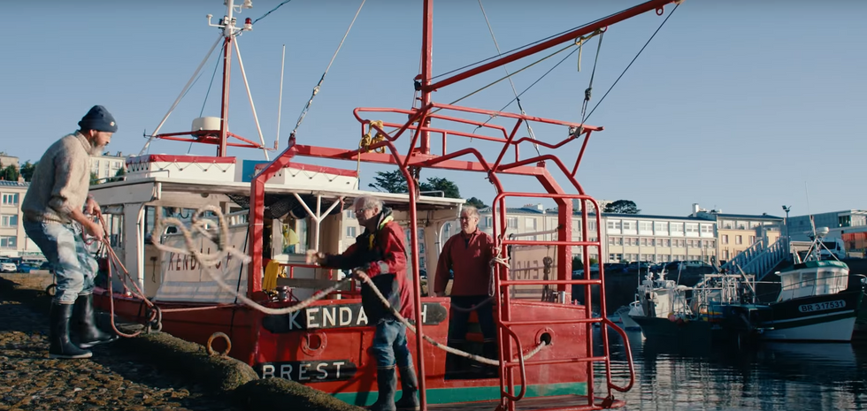 Pêcheurs au port de Brest