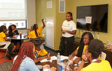 workshop leader Shonte and participants