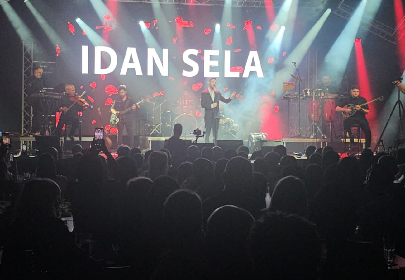 Idan Sella on stage