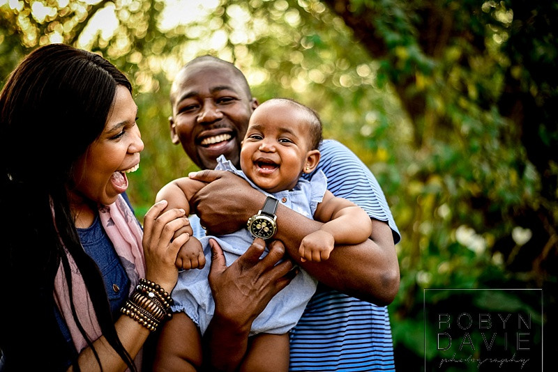 robyn davie lifestyle photography, family photo shoot johannesburg, at-home lifestyle photography, newborn maternity toddlers family photos, how to get the most out of a family photo shoot, robyn davie photographer teaches other photographers, tips from a top photographer, how to run your own photography business
