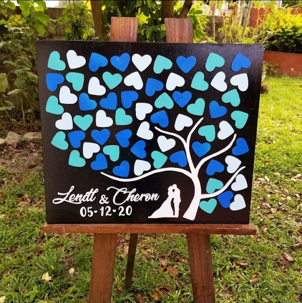 Thumbnail: Signing Board - Bride and Groom Tree