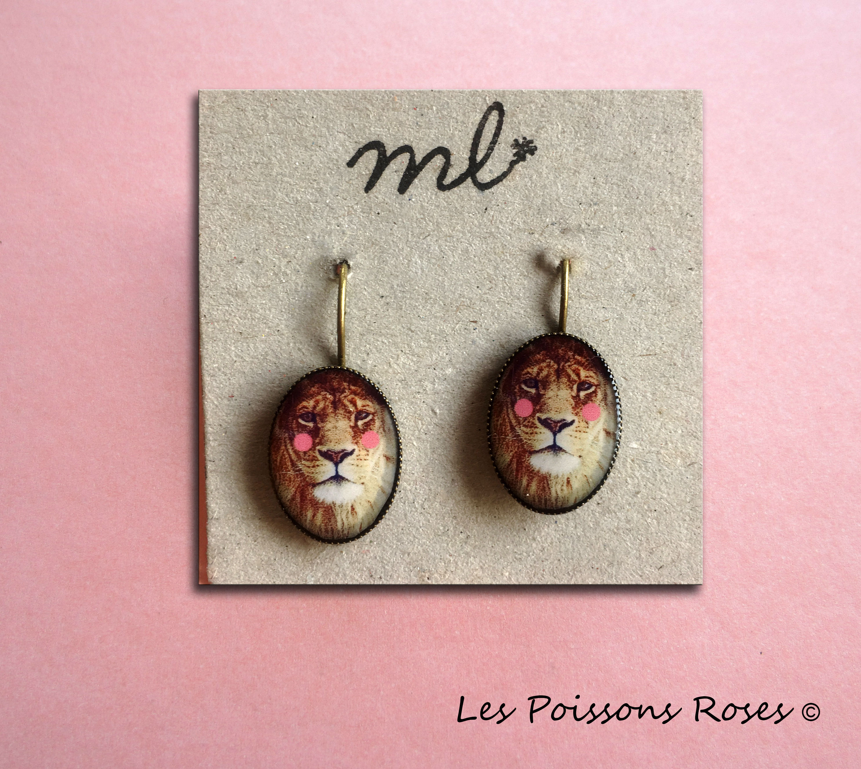 Le lion aux pommettes roses