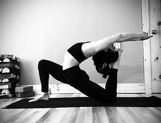 Yoga - Dominique Champagne - Anjaney asana